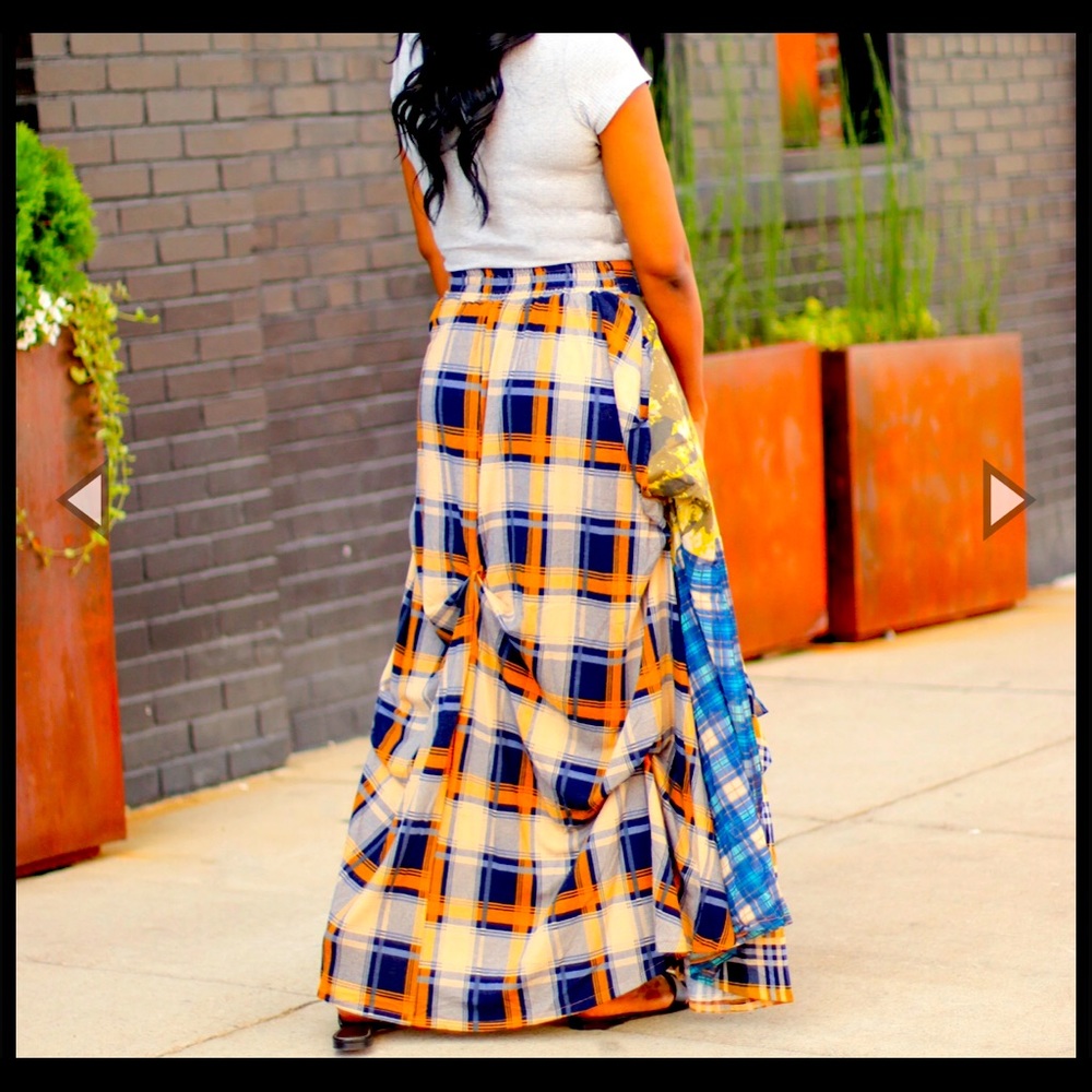 Amazing Skirt NWT . size Small